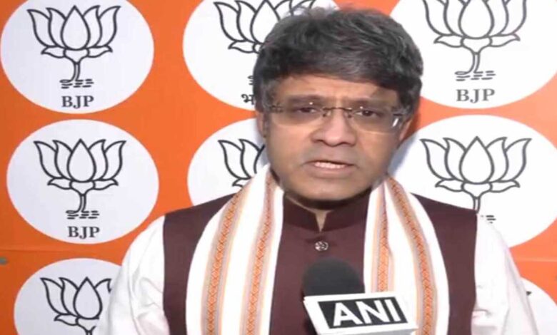 CR Kesavan targets Rahul Gandhi accuses Congress of dynastic politics.