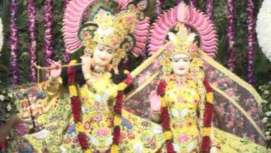 Janmashtami is being celebrated with great enthusiasm across the country huge crowds of devotees are thronging the temples